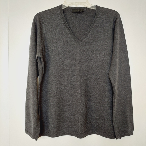 Banana Republic merino wool V- neck sweater size L. - Picture 9 of 9